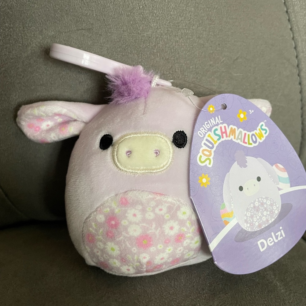 Delzi 3 in. Clip Squishmallow